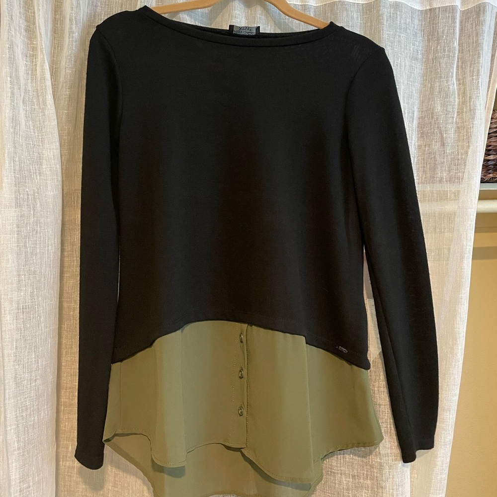 Italian sweater, size M. Black and green . XTSY brand .